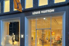 Lichtreclame Luis Vuitton
